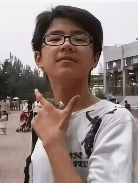 有种整容叫公司包装,9位男星出道对比,蔡徐坤这是换头了吗?