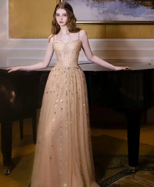 香槟色晚礼服女小众轻奢高端宴会气质主持人高级感年会晚宴礼服裙