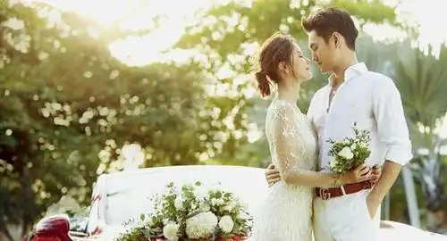 华晨宇叫她二姐,三段感情两段婚姻,虽然爱忘事却被丈夫宠成公主