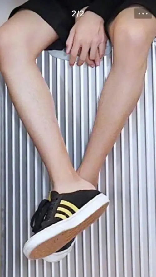 一个月前,丹麦大使出发准备开启丹麦之旅,放大看大佬的长腿,腿毛还不