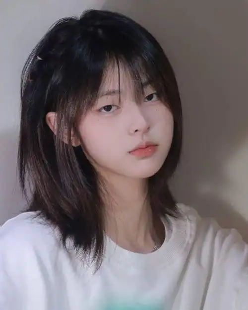 最适合15岁左右的圆脸女生发型这8种很不错百变时尚有个性