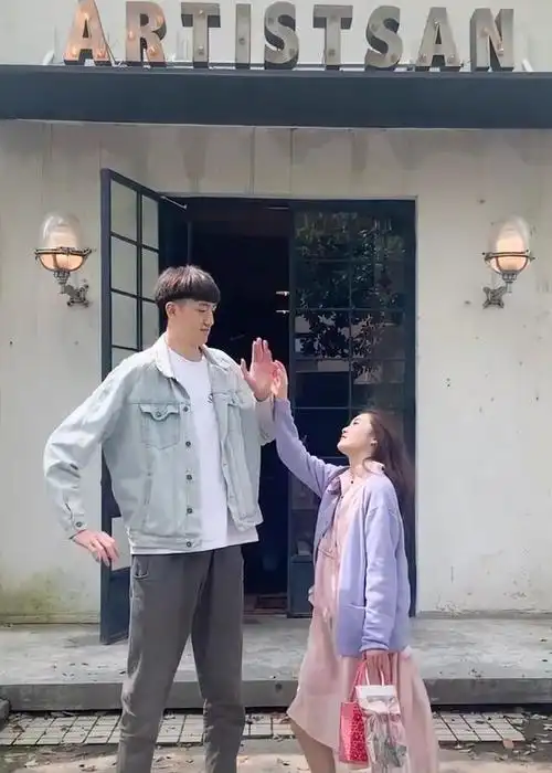 168205最萌身高差日常情侣装出门回头率百分百