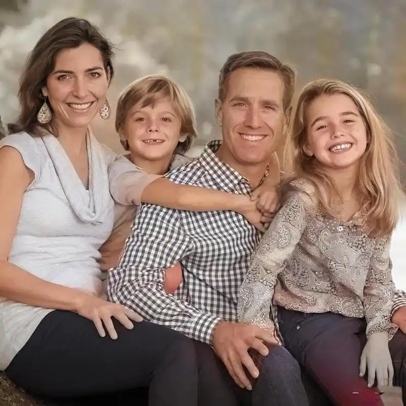 2008年,拜登的儿子拜登·博告别父亲,即将启程前往伊拉克.