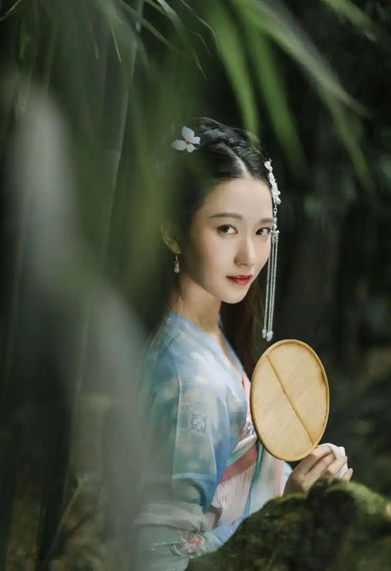 "美少女"吴哲晗古装写真美图