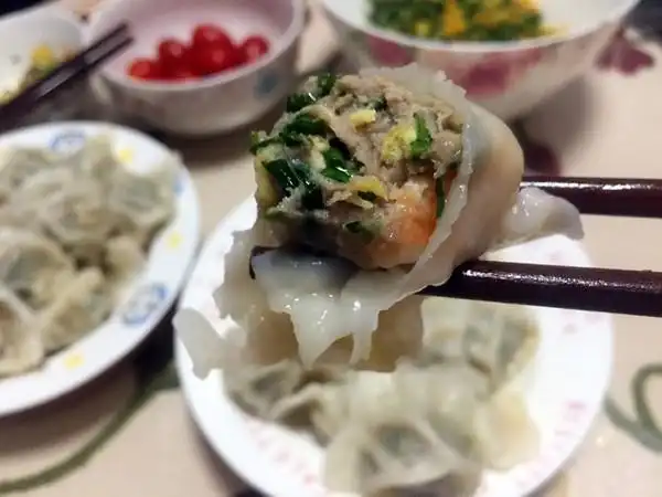 小悦姐姐做的韭菜鸡蛋虾仁三鲜饺子