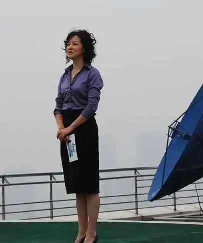 每个行业都有自己的发展历程,这一点主持人也不能例外,现在她已经是五