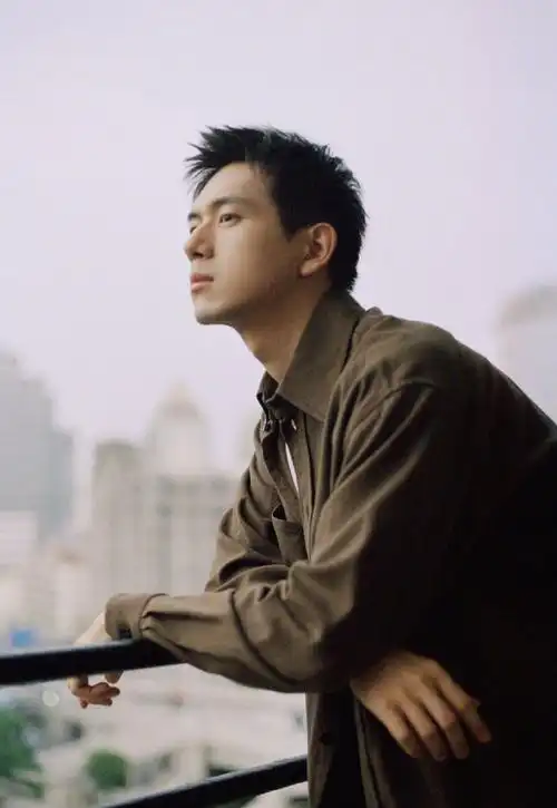 春色寄情人杀青##8岁摄影师给李现拍杀青照