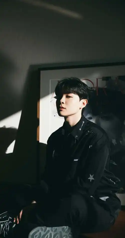 明星壁纸尤长靖