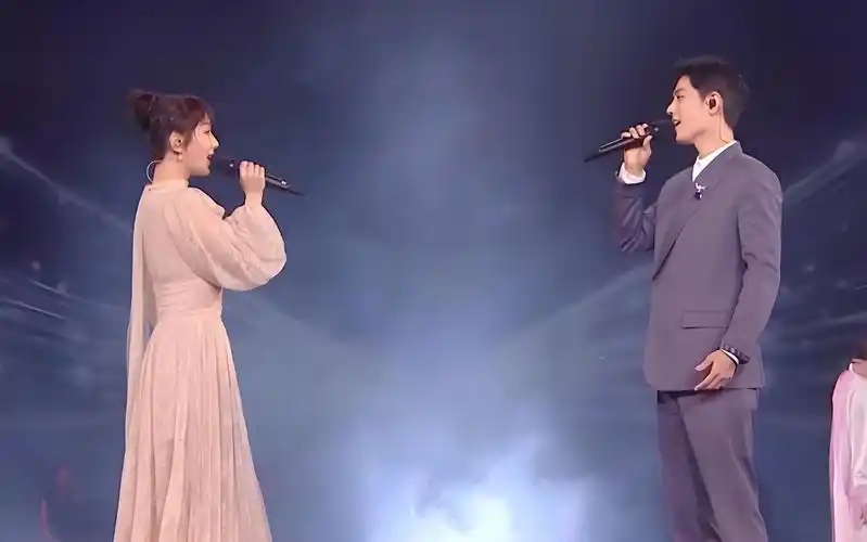 肖战杨紫初相识三周年前一天,注意两人发的视频,信息量有点大!