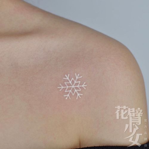 花臂少女雪花图案2020新品新工艺白色锁骨纹身贴白色雪花一张六个