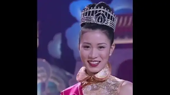 经典回顾:罕见佘诗曼港姐选美授冠瞬间,已有娴妃娘娘气质