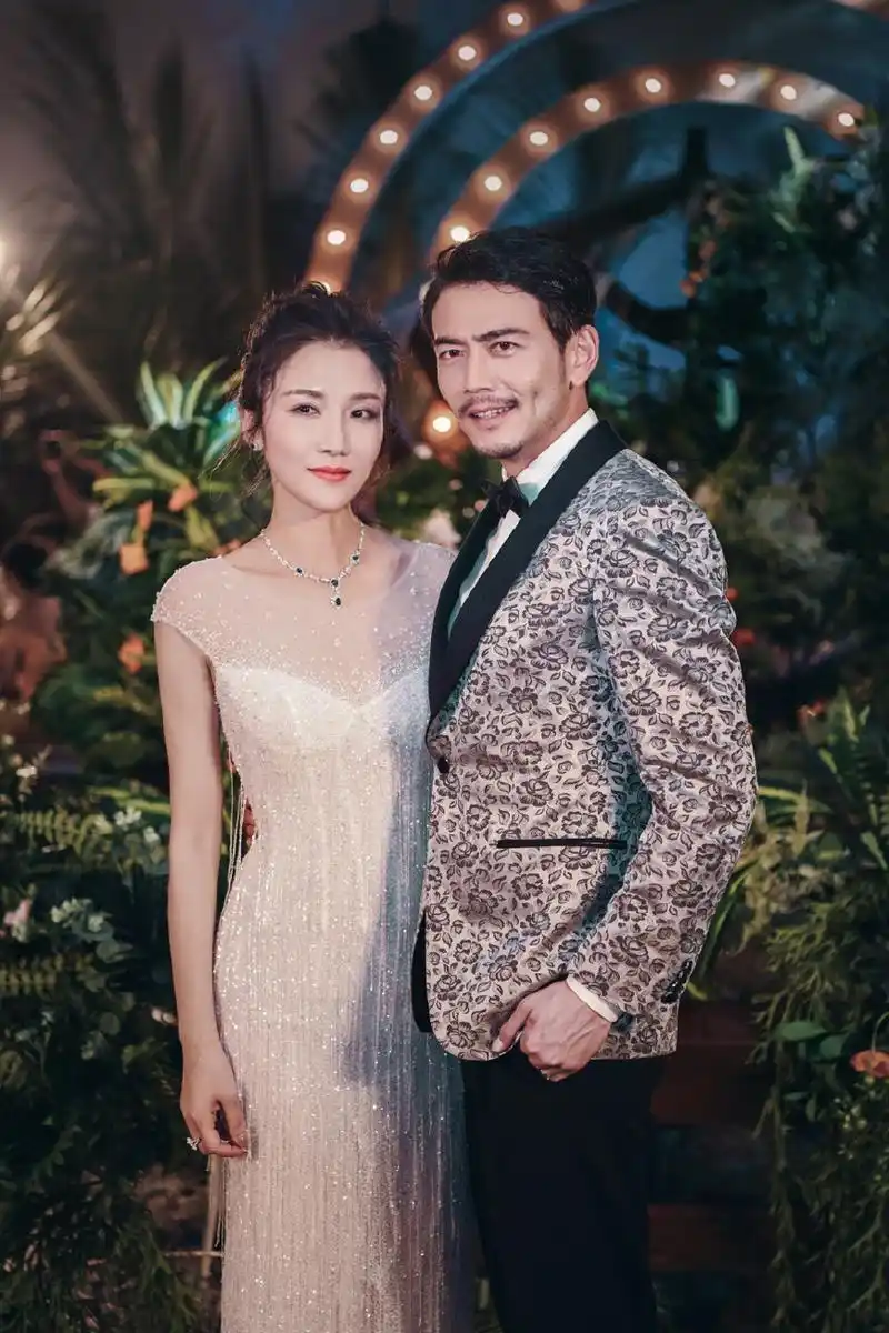 王黎雯与杨烁婚礼后首度甜蜜发言希望每个女孩都嫁给爱情