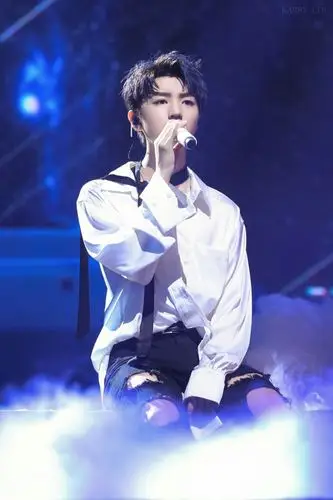 【王俊凯 wjk 三字哥哥】四周年演唱会蓝头发帅气小哥哥