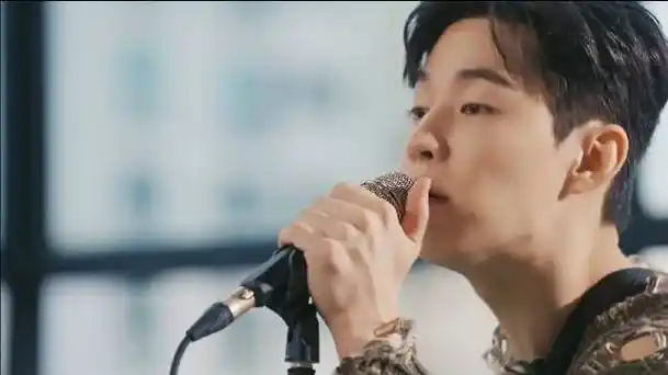 刘宪华《moonlight》现场版,欢快的节奏,朗朗上口的旋律,忍不住摇摆