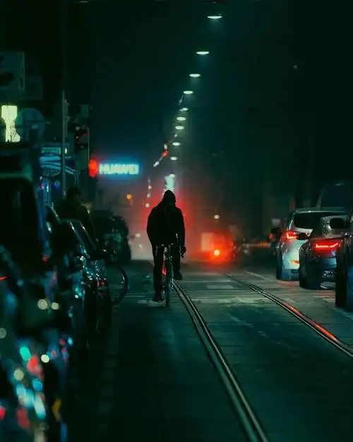 孤独的街 摄影丨alexander zalokar