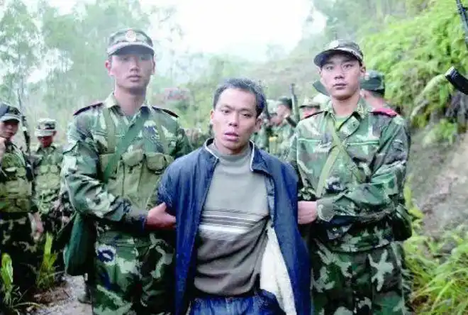 杀人后石顺兵逃入深山,但当天下午就被武警抓捕归案,后将其判处死刑