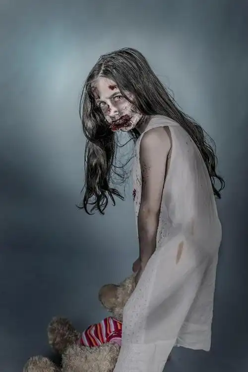 僵尸的女孩,是一个僵尸女孩穿着睡衣吗