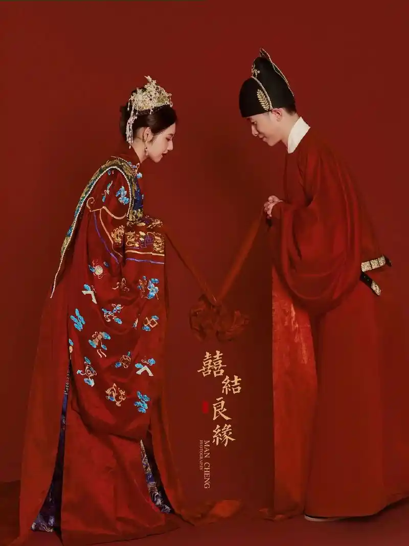 结发为夫妻,恩爱两不疑!95后必拍#古风汉服美如画 #汉服婚 - 抖音