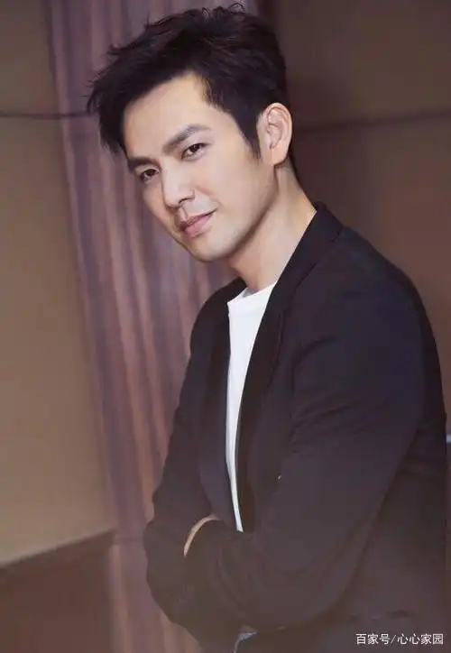 钟汉良,1974年11月出生于中国香港,华语影视男演员,流行乐歌手,舞者.