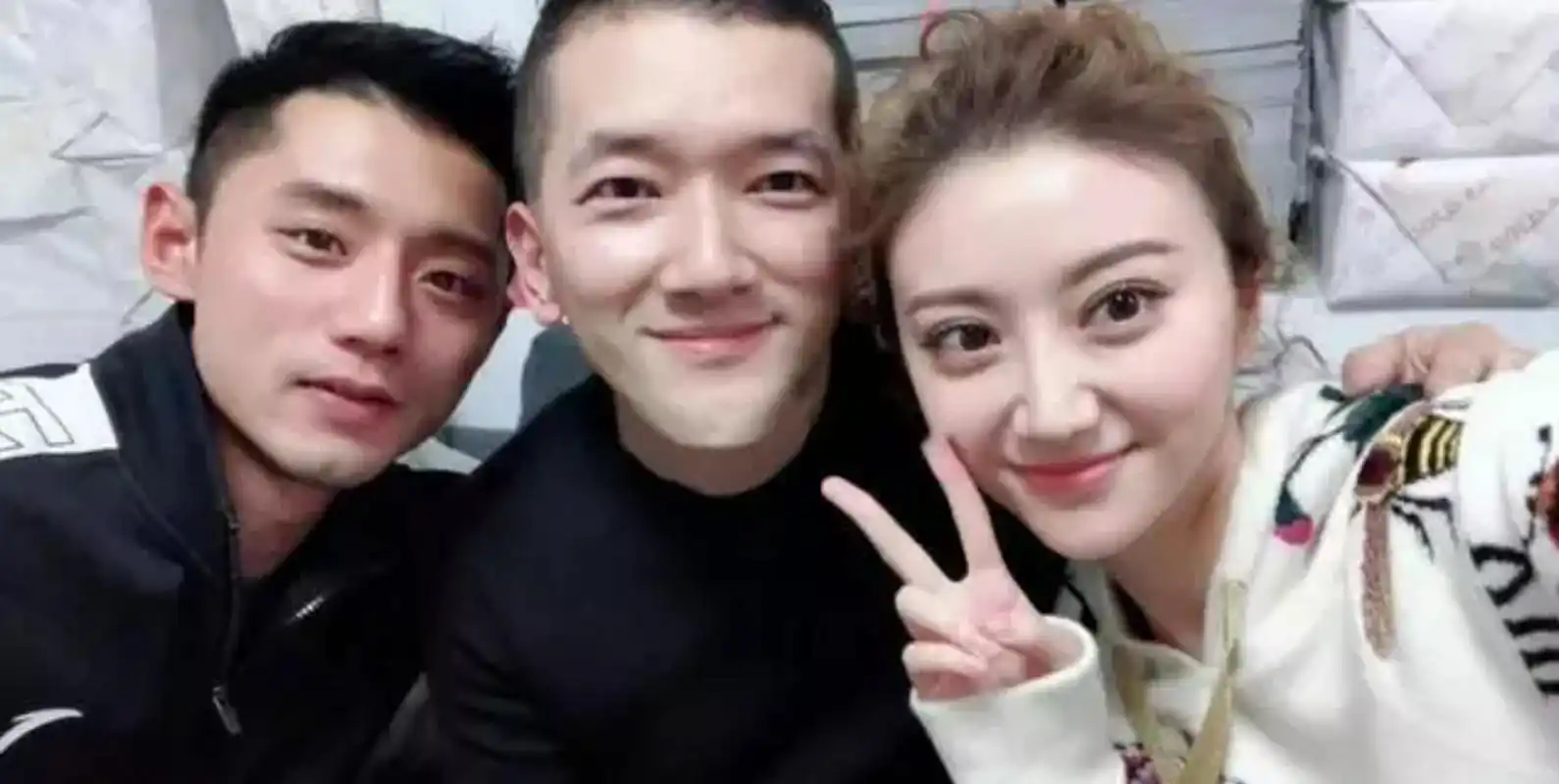 景甜又陷照片门?网曝张继科用其隐私照抵债,曾否认跟景甜借钱买房