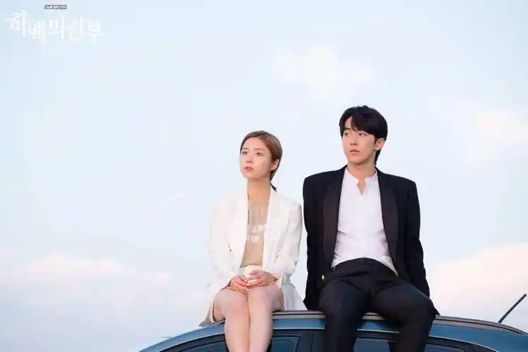 南柱赫分享170830南柱赫河伯的新娘2017剧照更新甜蜜落日之吻