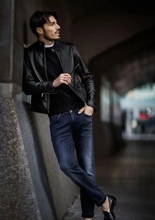 穿"皮衣"裤子怎么搭配?