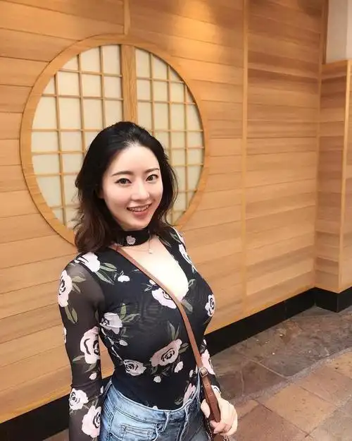 最近很火的网红蒋娉婷,看看她的照片的到底有多漂亮