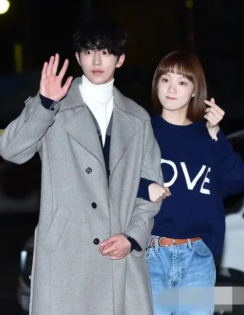 南柱赫两次现身终映宴 对待女主的态度截然不同【组图】