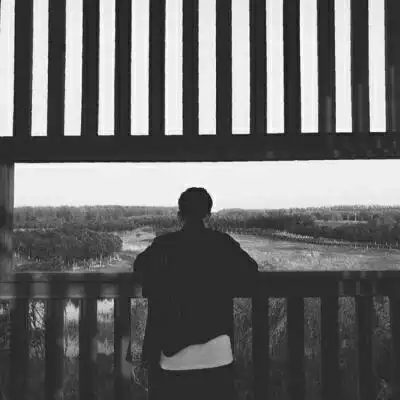 背影黑白高冷情侣头像