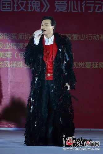 愚人节缅怀张国荣8周年 各路模仿者点亮"哥哥"复活之路