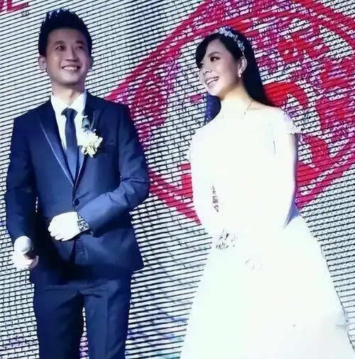 王二妮:成名后不忘农村丈夫,奇迹顶峰时期嫁人,被婆婆当成公主