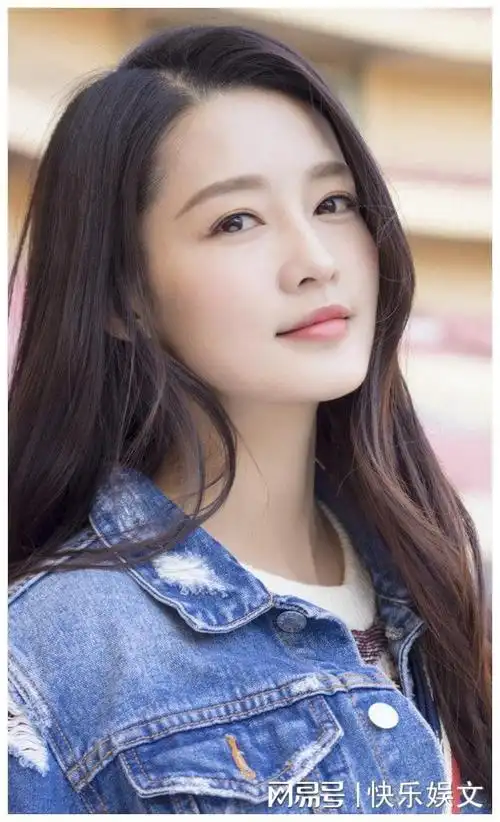 脱衣狂奔不怕冷,笑容甜蜜心情很好|女明星|花开半夏|璀璨人生|中国