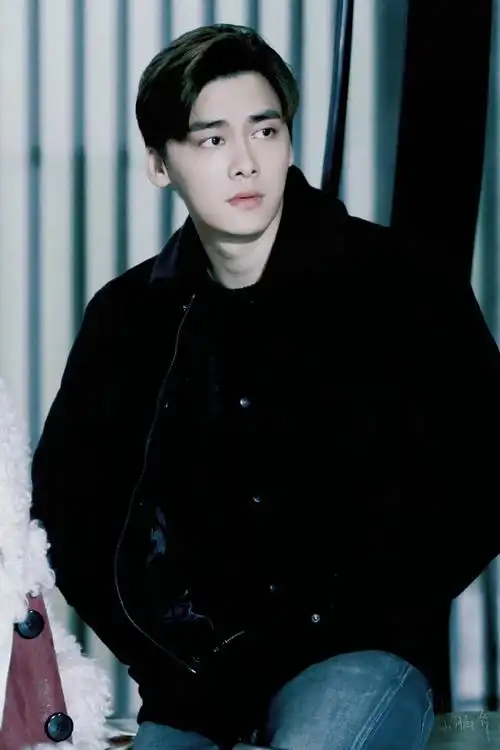 挑战每天按相册顺序发一张李易峰的照片##园园不断