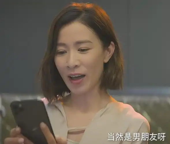 而路真真的好闺蜜顾曼婷(李纯饰)则毕业就与男友结婚,做了全职太太