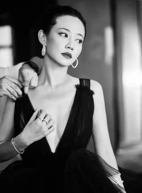 女明星黑色深v礼服合集王丽坤人间富贵花白鹿真没想到