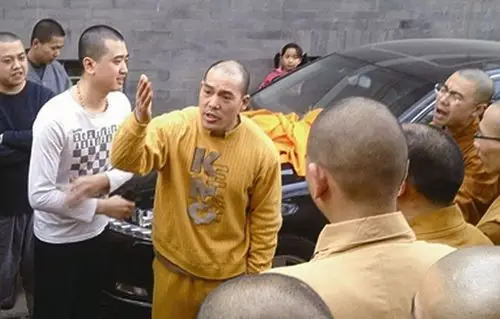 搂女子开房假和尚获释 称已成为俗家弟子