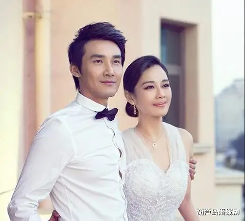 张铎&陈松伶夫妇秀甜蜜 登《新娘》杂志封面.