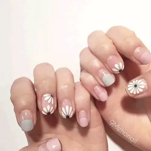 你是不是又该美甲了送上夏天最时兴的美甲图案们