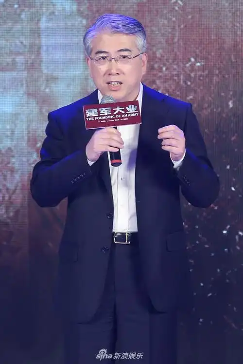 建军大业发布会举行刘烨朱亚文等主创亮相