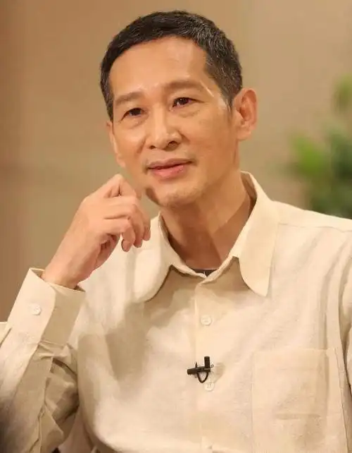 老戏骨王劲松的消失是娱乐圈的悲哀和损失