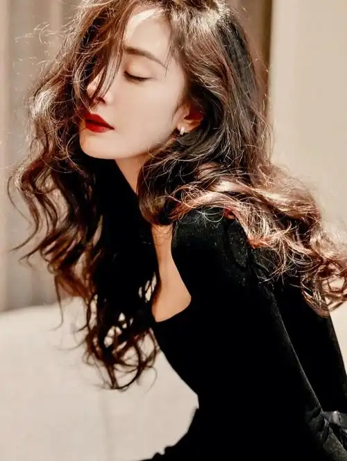 大波浪红嘴唇的杨幂yyds