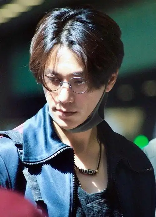 陈坤现身,五五分发型意外走红,颜值高的都在悄悄剪起来