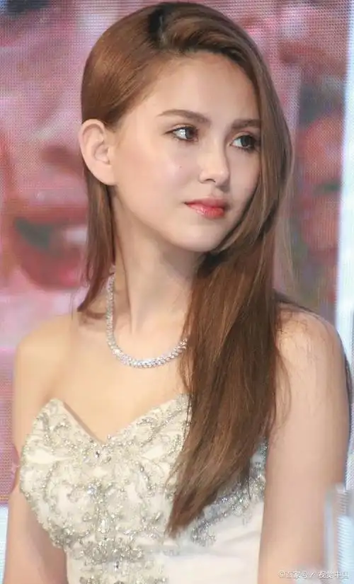 昆凌刚成年便被周杰伦追到手,看过稚嫩照后,怪不得他如此紧张