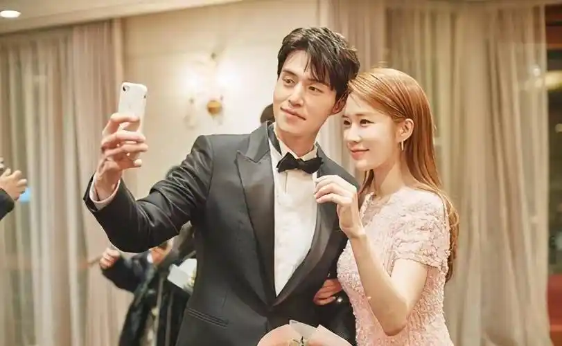 李栋旭追星iu李知恩!