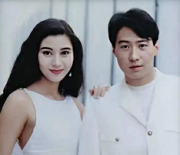 其实,不仅仅是乐基儿,在黎明粉丝的心里,李嘉欣,舒淇也要靠边站,可见