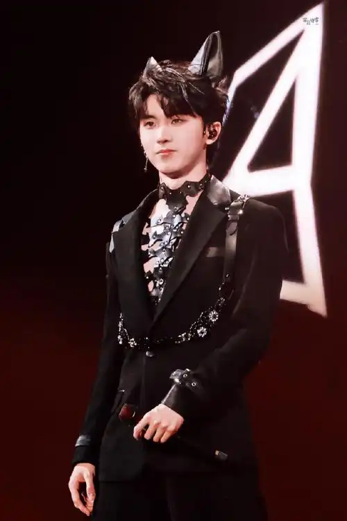 马嘉祺叁重楼暨出道四周年演唱会