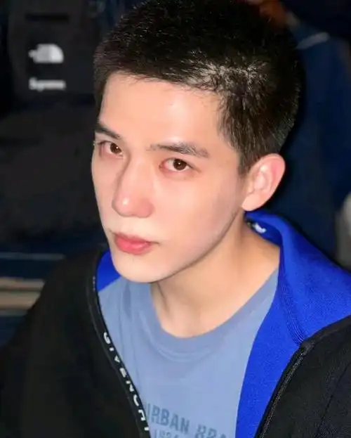 寸头造型别轻易尝试,看了这8位才懂,啥叫意气风发啥叫灾难现场