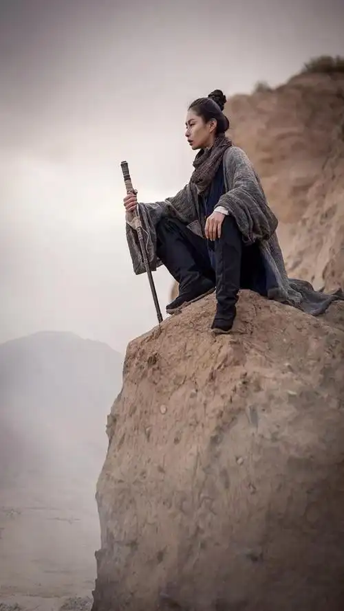 仗剑天涯一人路,江湖夜雨十年灯