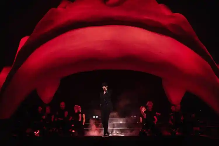 蔡徐坤舞台好看的原因找到了当之无愧为舞台而生