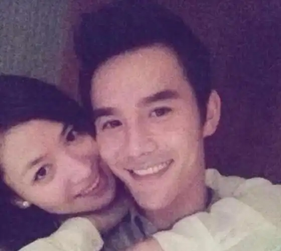 在2016年,有网友在王凯的相册中翻出他跟一位女子的合照,女子搂着王凯